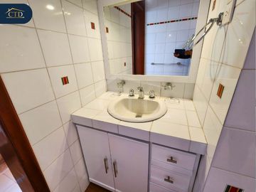 Casa rentera con 6 departamentos en Monteserrín