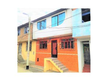 Se Vende Casa De 3 Pisos Doble Frente En San Juan De Lurigancho