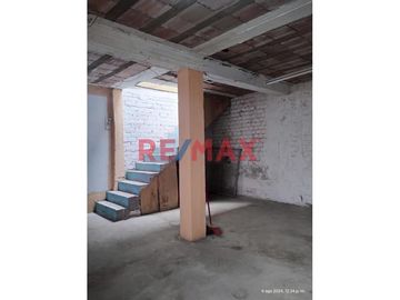 Se Vende Casa De 3 Pisos Doble Frente En San Juan De Lurigancho