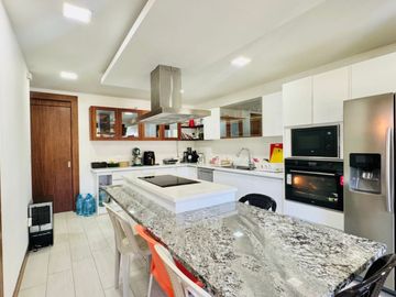 Casa de Venta en Nayón en Urbanización 4 D