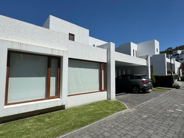 Casa de Venta en Nayón en Urbanización 4 D