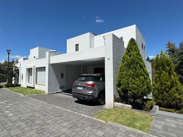 Casa de Venta en Nayón en Urbanización 4 D