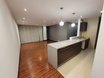 Venta de Departamento en lomas de Monteserrin de 90 Metros, Sector Monteserrin