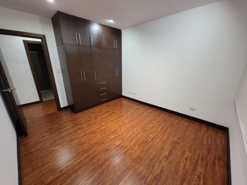 Venta de Departamento en lomas de Monteserrin de 90 Metros, Sector Monteserrin