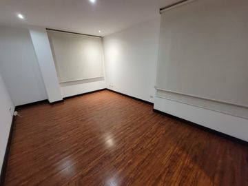 Venta de Departamento en lomas de Monteserrin de 90 Metros, Sector Monteserrin