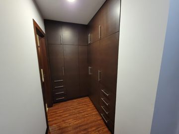 Venta de Departamento en lomas de Monteserrin de 90 Metros, Sector Monteserrin
