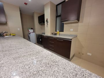 Venta de Departamento en lomas de Monteserrin de 90 Metros, Sector Monteserrin
