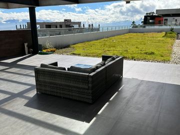 Venta de Departamento en lomas de Monteserrin de 90 Metros, Sector Monteserrin