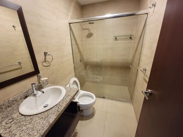 Venta de Departamento en lomas de Monteserrin de 90 Metros, Sector Monteserrin