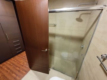 Venta de Departamento en lomas de Monteserrin de 90 Metros, Sector Monteserrin