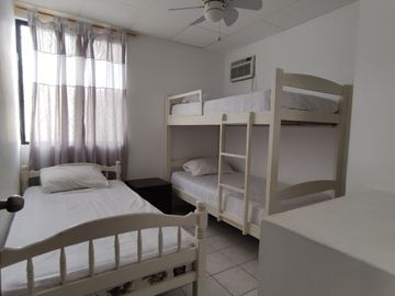 Salinas, casa de oportunidad, dentro de urbanización.