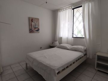 Salinas, casa de oportunidad, dentro de urbanización.
