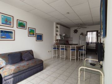 Salinas, casa de oportunidad, dentro de urbanización.