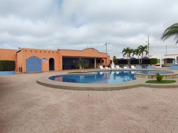 Salinas, casa de oportunidad, dentro de urbanización.