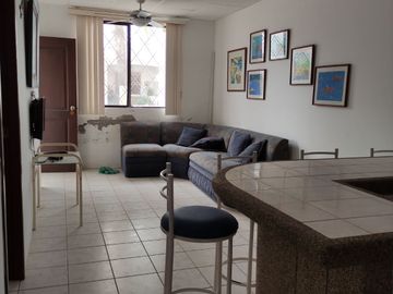 Salinas, casa de oportunidad, dentro de urbanización.