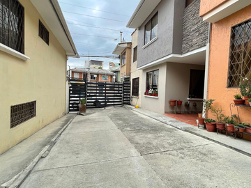 EN VENTA CASA UNIFAMILIAR SECTOR ORDOÑEZ LASSO