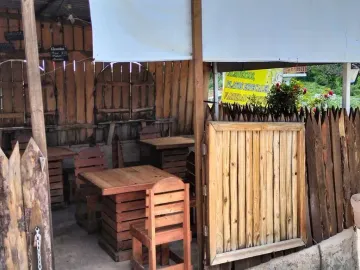 Vendo casa en  Cerro Colorado a pie de carretera