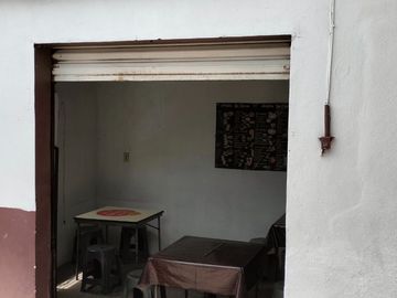 Vendo casa en  Cerro Colorado a pie de carretera