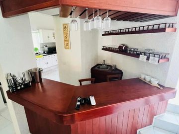 CASA CON GRAN JARDIN Y ACCESO DIRECTO AL CLUB DE GOLF