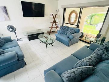 CASA CON GRAN JARDIN Y ACCESO DIRECTO AL CLUB DE GOLF