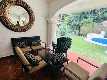 CASA CON GRAN JARDIN Y ACCESO DIRECTO AL CLUB DE GOLF