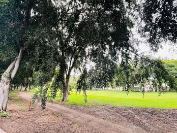 CASA CON GRAN JARDIN Y ACCESO DIRECTO AL CLUB DE GOLF