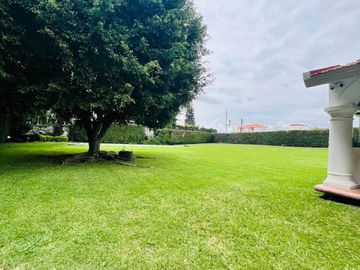 CASA CON GRAN JARDIN Y ACCESO DIRECTO AL CLUB DE GOLF