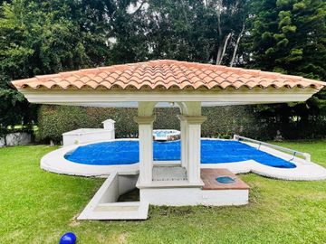 CASA CON GRAN JARDIN Y ACCESO DIRECTO AL CLUB DE GOLF