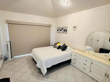 CASA CON GRAN JARDIN Y ACCESO DIRECTO AL CLUB DE GOLF