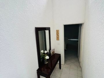 CASA CON GRAN JARDIN Y ACCESO DIRECTO AL CLUB DE GOLF