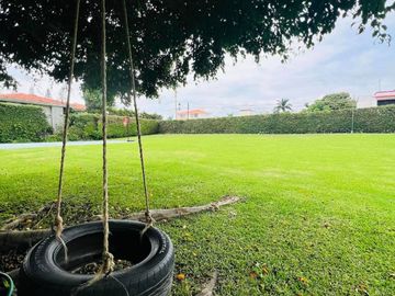 CASA CON GRAN JARDIN Y ACCESO DIRECTO AL CLUB DE GOLF