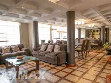 VENTA DE AMPLIO DUPLEX MAS AIRES EN SURCO RESIDENCIAL AC 202 M2