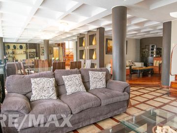 VENTA DE AMPLIO DUPLEX MAS AIRES EN SURCO RESIDENCIAL AC 202 M2