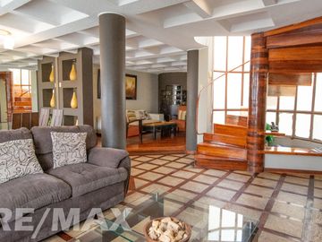 VENTA DE AMPLIO DUPLEX MAS AIRES EN SURCO RESIDENCIAL AC 202 M2