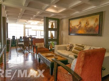 VENTA DE AMPLIO DUPLEX MAS AIRES EN SURCO RESIDENCIAL AC 202 M2