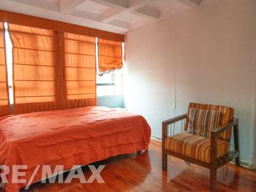 VENTA DE AMPLIO DUPLEX MAS AIRES EN SURCO RESIDENCIAL AC 202 M2