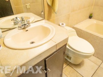VENTA DE AMPLIO DUPLEX MAS AIRES EN SURCO RESIDENCIAL AC 202 M2