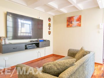 VENTA DE AMPLIO DUPLEX MAS AIRES EN SURCO RESIDENCIAL AC 202 M2