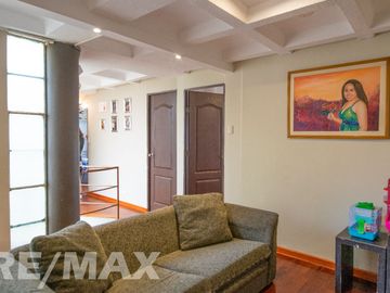 VENTA DE AMPLIO DUPLEX MAS AIRES EN SURCO RESIDENCIAL AC 202 M2
