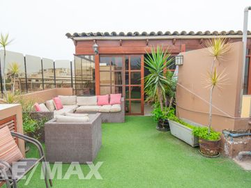 VENTA DE AMPLIO DUPLEX MAS AIRES EN SURCO RESIDENCIAL AC 202 M2