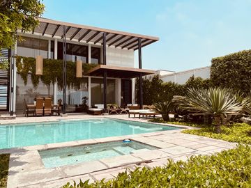 Elegante y moderna casa  con piscina y vista al mar 💎🌊