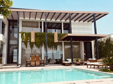 Elegante y moderna casa  con piscina y vista al mar 💎🌊