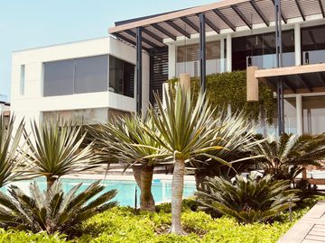Elegante y moderna casa  con piscina y vista al mar 💎🌊