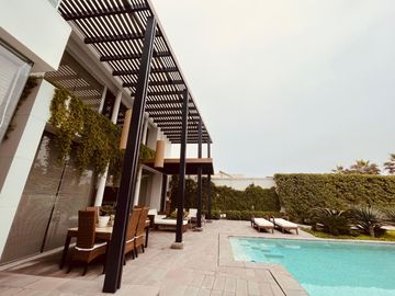 Elegante y moderna casa  con piscina y vista al mar 💎🌊