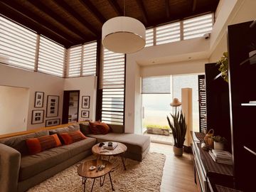 Elegante y moderna casa  con piscina y vista al mar 💎🌊
