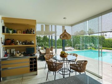 Elegante y moderna casa  con piscina y vista al mar 💎🌊