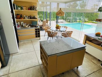 Elegante y moderna casa  con piscina y vista al mar 💎🌊
