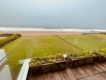 Elegante y moderna casa  con piscina y vista al mar 💎🌊