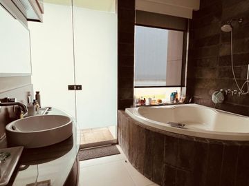 Elegante y moderna casa  con piscina y vista al mar 💎🌊