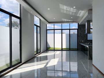 Casa nueva en venta en coto Nogal de Parques Vallarta Zapopan
